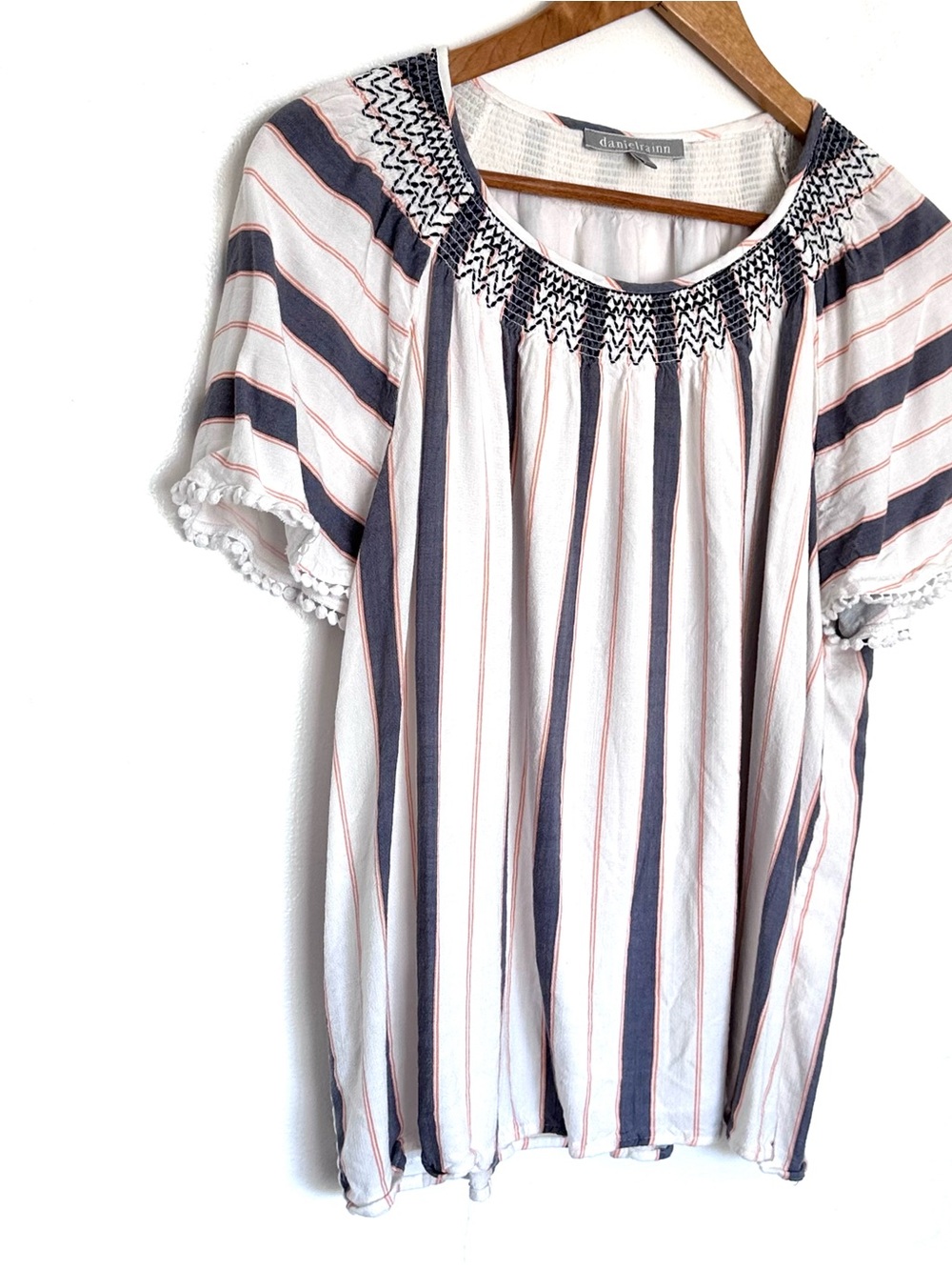 Daniel Rainn Shirt Women’s XL Striped Smocked Rayon Short Sleeve Lightweight Top - Picture 2 of 6